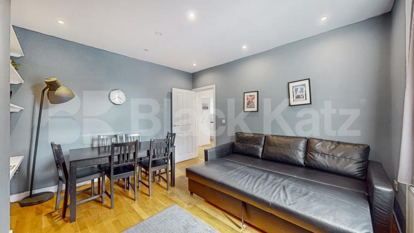 Refurbished Refurbished Two Bedroom Flat in Elegant Period Conversion Rochester Road, Camden